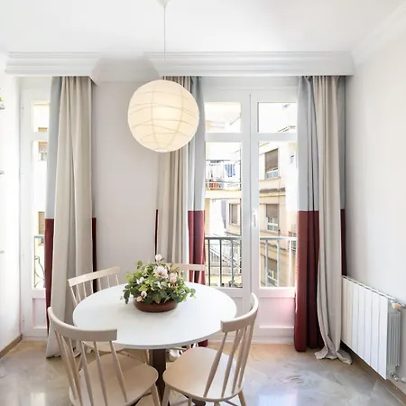 Daire Gran Via Cozy And Elegant