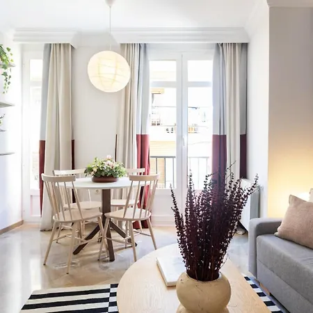 Daire Gran Via Cozy And Elegant